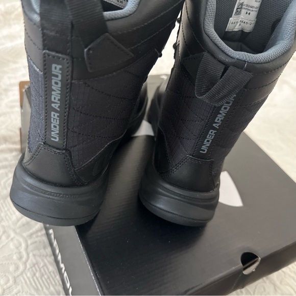 UNDER ARMOUR  Black UA Stellar G2 8\